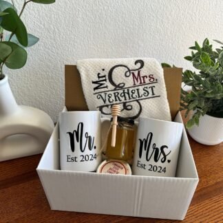 Personalized wedding gift, Mr. & Mrs. mugs, Personalized towel. Wedding Box, Bride and groom gift, engagement gift